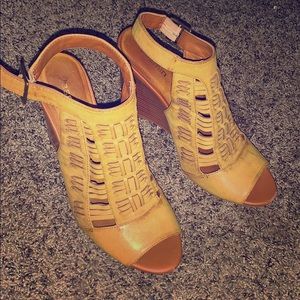 Tan/Brown High Heels